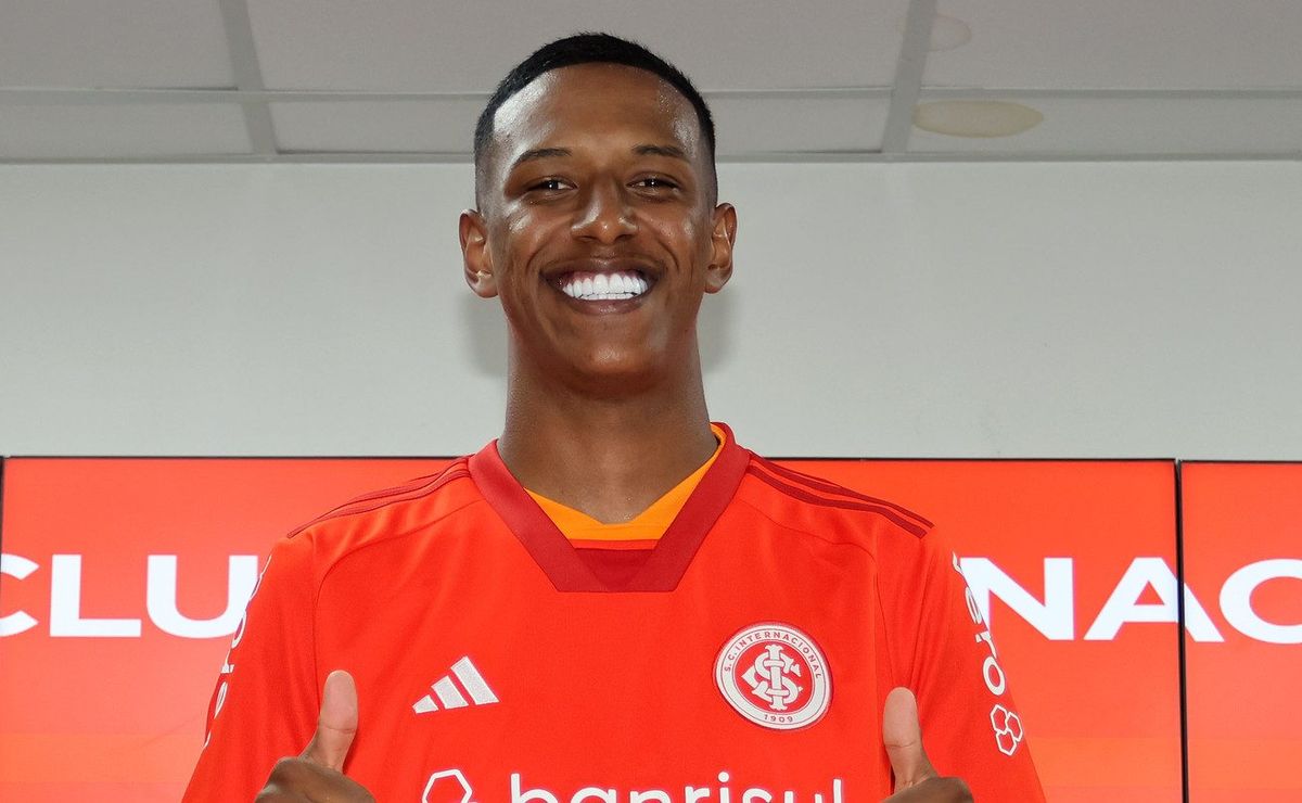 robert renan tem futuro definido no internacional após ‘cavadinha’ que resultou em eliminação