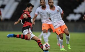 conheça quatro jogadores que defenderam flamengo e nova iguaçu em suas trajetórias