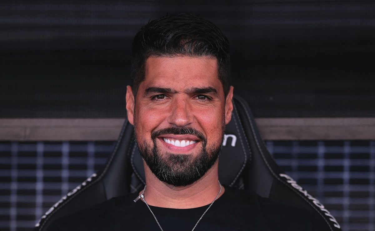 antónio oliveira vai fazer pedidos por reforços no corinthians e será atendido por augusto melo