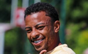 são paulo vive impasse com welington e casares quer novo lateral até dia 19 de abril