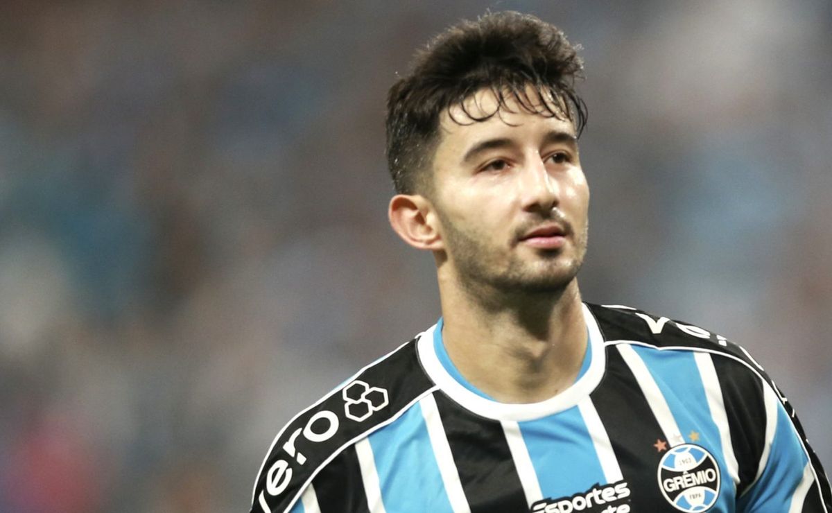 meio campista indicado por carpini ao são paulo chama atenção do grêmio para jogar com villasanti