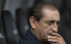 ramón díaz faz mudança na equipe titular do vasco para o próximo jogo