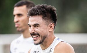 saída de willian bigode por lesão amplia disputa no elenco do santos no paulistão; veja opções