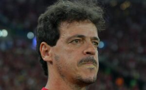 fernando diniz aponta injustiça em eliminação do fluminense e é criticado na web: “teve mais protagonismo”