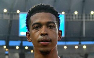 ex corinthians, carlinhos faz forte desabafo após fechar com flamengo: “passei por muitas humilhações”