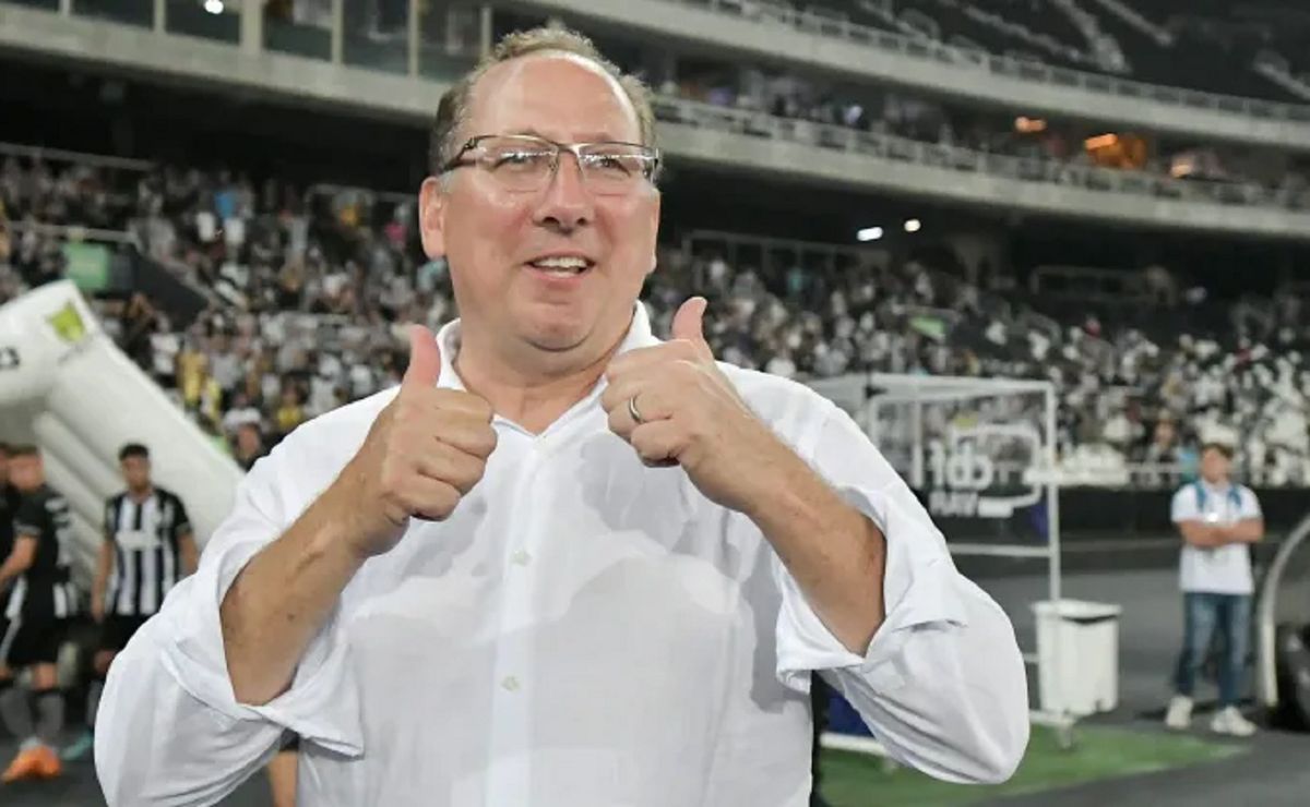 jornalista revela que além de técnico, textor quer contratar zagueiro experiente ao botafogo: “muito bem avaliado”