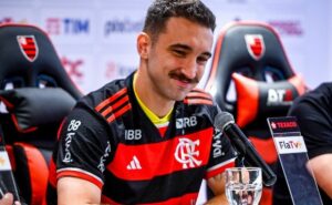 câmera mostra reação de léo ortiz com arrascaeta em gol do flamengo e entrega ambiente; veja