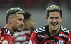 com pedro e arrascaeta confirmados, flamengo relaciona 24 jogadores para estreia na libertadores