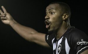vasco recebe resposta final do botafogo e de marlon freitas sobre possível negociação