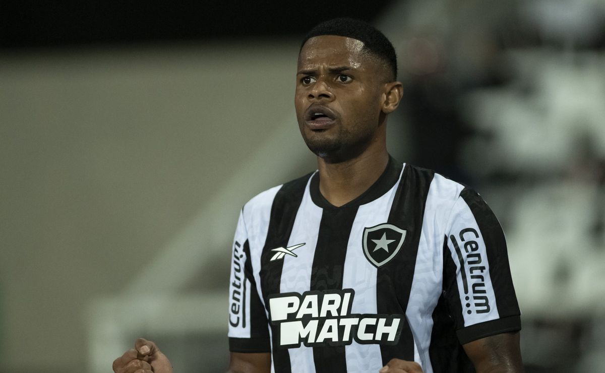 júnior santos revela o motivo pela fase artilheira no botafogo: "tenho conseguido fazer os gols"