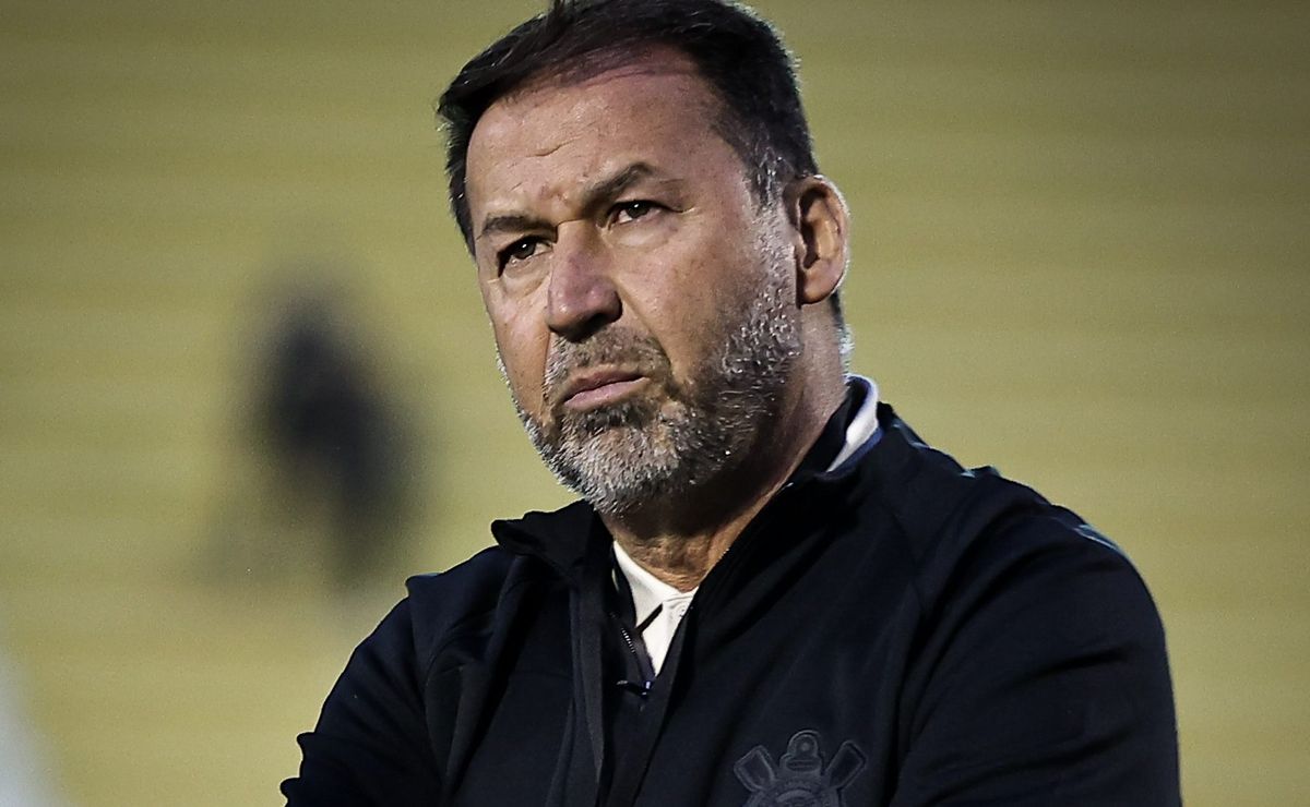 augusto melo é pressionado nos bastidores do corinthians após polêmica envolvendo duílio