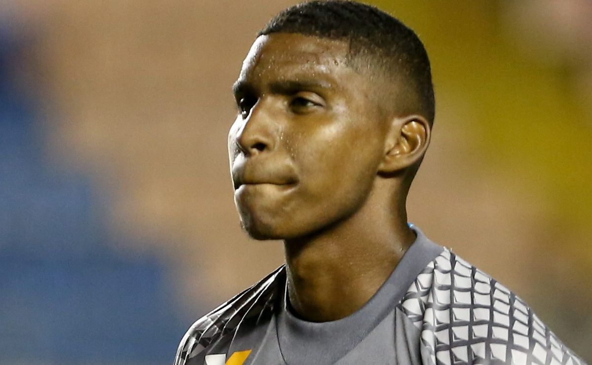 três pênaltis defendidos: flamengo pode faturar fortuna com hugo souza