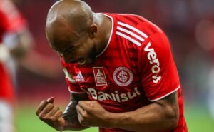 rumo ao santos? empresário de patrick abre o jogo sobre o interesse de carille para a série b