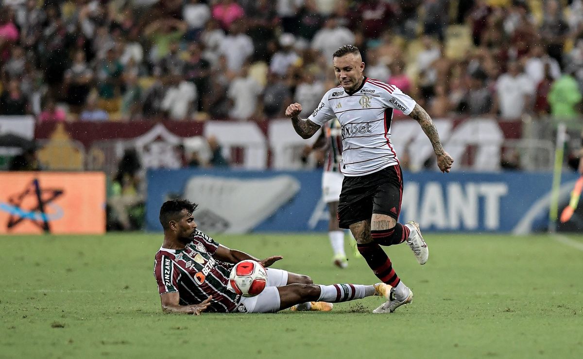 thiago santos deixa torcida do fluminense brava com expulsão no fla x flu