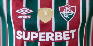 superbet estreia na camisa do fluminense em jogo da libertadores com colo colo