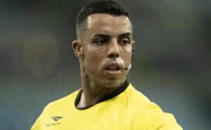 Árbitro yuri elino revela em súmula o motivo da expulsão de antónio oliveira, do corinthians: “quis compensar”