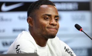 diego palacios pode ser novidade do corinthians contra o argentinos juniors