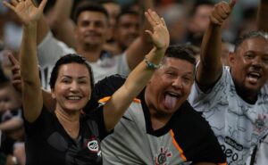 mesmo em crise financeira, corinthians tem o 3° elenco mais caro do brasil