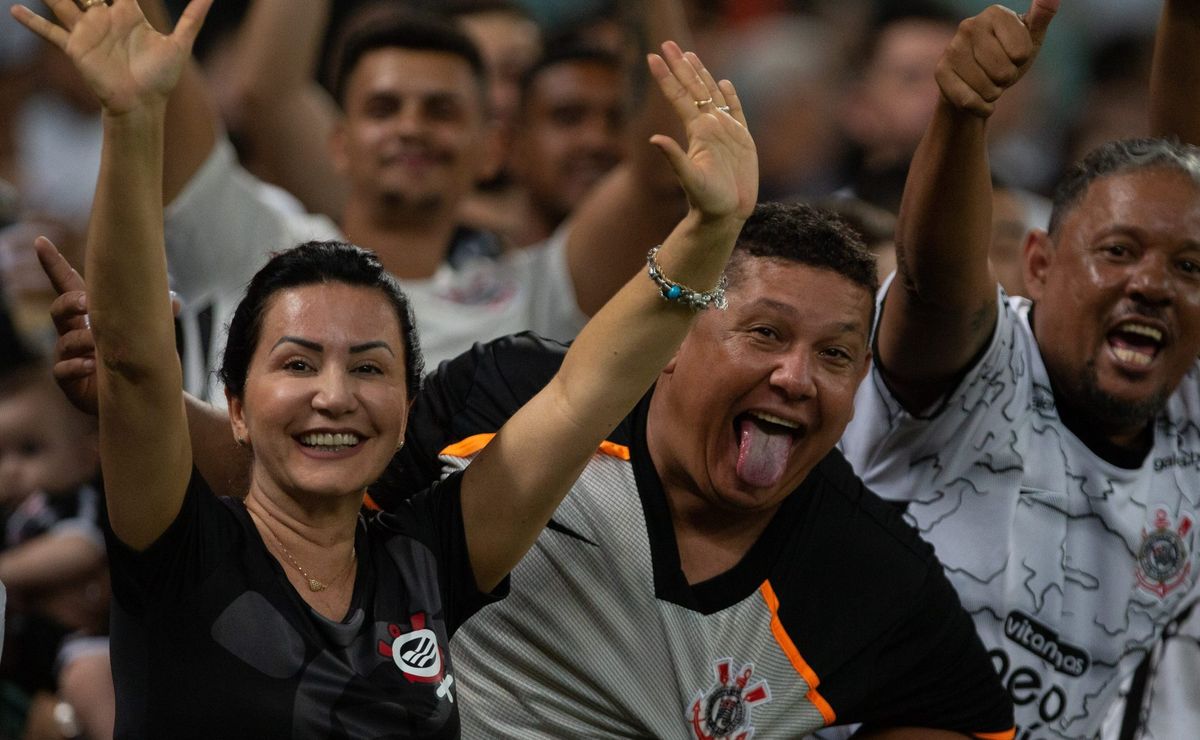 mesmo em crise financeira, corinthians tem o 3° elenco mais caro do brasil