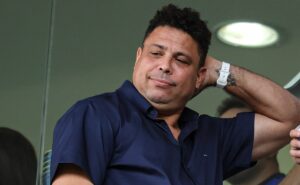 rádio confirma que cruzeiro não conseguirá contratar meio campo há tempos no radar do clube