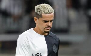 fagner é criticado internamente no corinthians por omissão em momentos de crise
