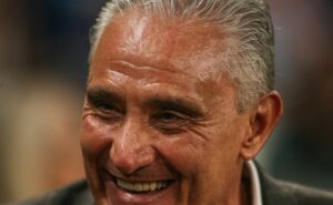 flamengo quer contratar meia e lateral esquerdo para tite em abril