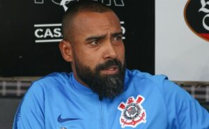 coelho elogia, mas revela erros cometidos por antónio oliveira no corinthians: "eu não gosto"