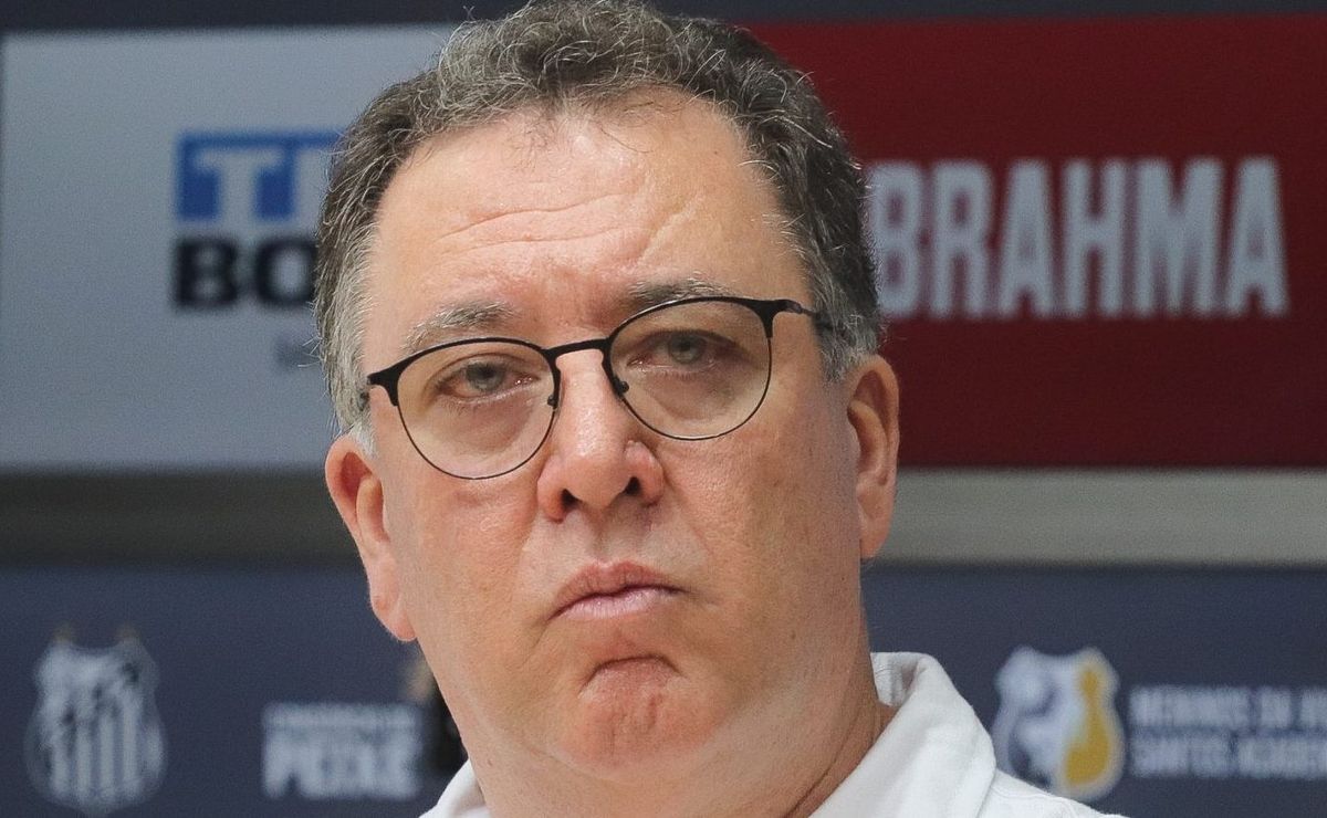 marcelo teixeira enfrenta problema no elenco do santos antes do brasileirão série b; entenda