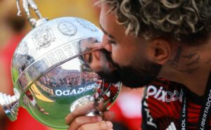 flamengo e santos são os times brasileiros que menos precisam de participações na libertadores para conquistar um título; veja ranking