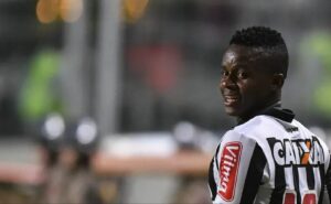 daniel nepomuceno, ex presidente do atlético mg, lamenta sequência da carreira de cazares: “uma pena do futebol”