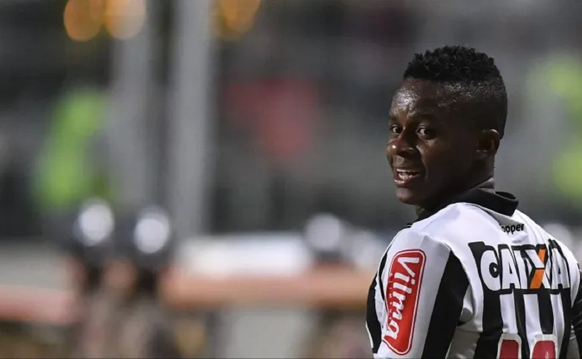 daniel nepomuceno, ex presidente do atlético mg, lamenta sequência da carreira de cazares: “uma pena do futebol”