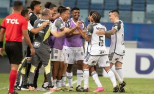atlético mg vence cuiabá, fora de casa, mantém invencibilidade e assume liderança no brasileirão