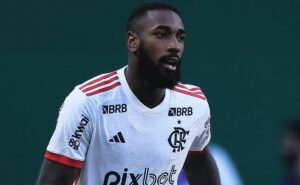 confira hora em que câmera flagra atitude de gerson que revoltou torcida do flamengo