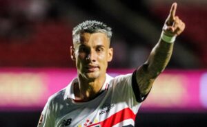 ferreirinha vem conquistando espaço dentro do tricolor e atravessa grande fase, estando apenas atrás de calleri na artilharia