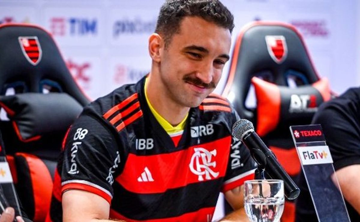 flamengo vence palestino com direito a gol do estreante léo ortiz e 'ajudinha' de joia da base