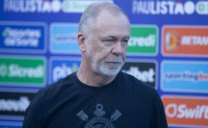 mano menezes aponta problema no corinthians: “foi se vendendo uma ideia de que ia ser campeão”