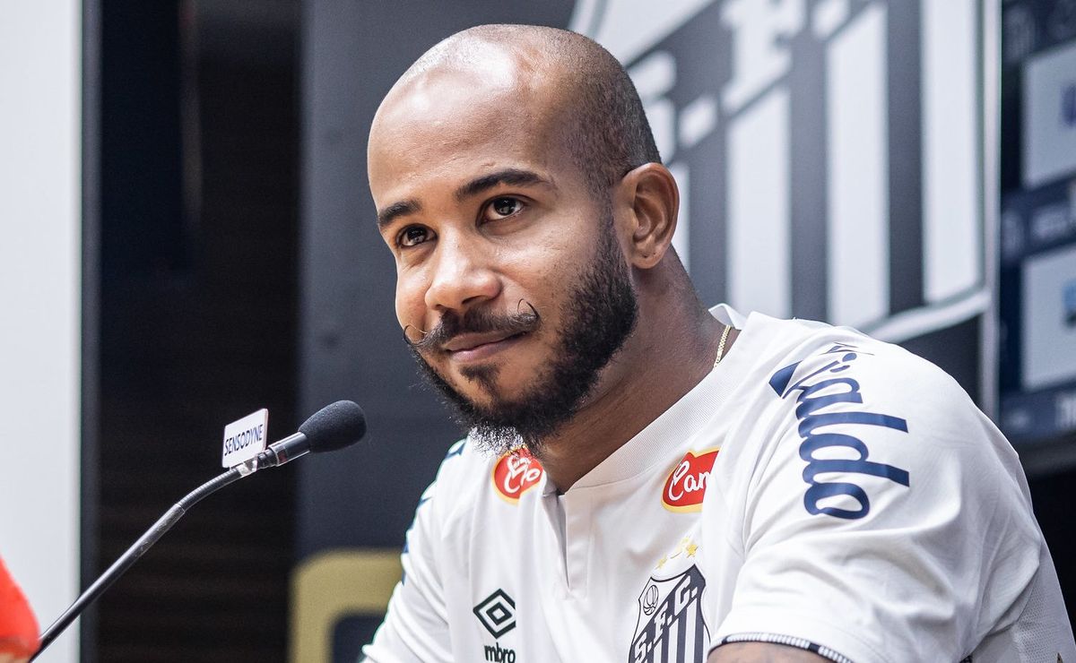 patrick gera influência e meia atacante vai para o último lugar da fila no santos