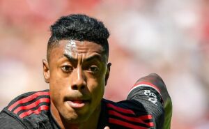 bruno henrique, do flamengo, reclama da arbitragem contra o botafogo: "gol irregular"