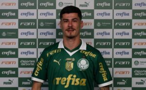 rômulo é 'esquecido' em comemoração do palmeiras e gera repercussão na web