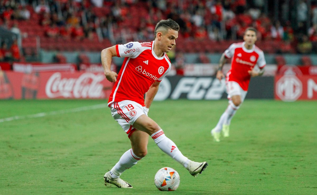 atuações: internacional vence bahia de virada pelo campeonato brasileiro