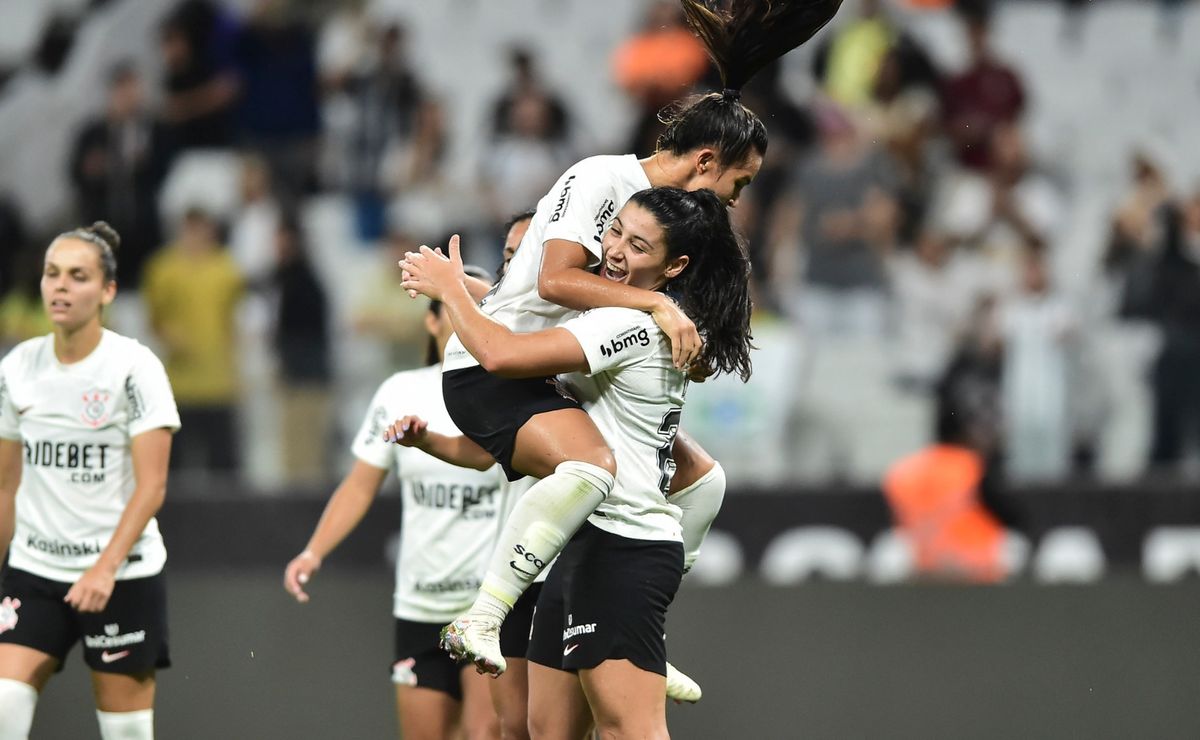 corinthians lidera o brasileirão feminino com 100% de aproveitamento e garante hegemonia sobre rivais