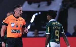 câmera flagra raphael claus enquadrando endrick na final do paulista: “eu vou te tirar”
