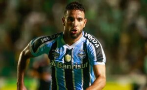 após voltar de lesão, pepê exalta vitória: “fizemos jus ao grêmio copeiro”