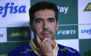 abel ferreira quer foco dos jogadores para buscar tricampeonato inédito do brasileirão na era pontos corridos