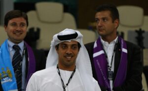 r$ 100 milhões: mansour bin zayed al nahyan, dono do grupo city, quer comprar atacante do grêmio