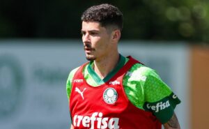 emprestado? abel bate o martelo sobre futuro de rômulo após apenas 10 minutos em campo no palmeiras