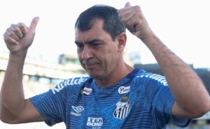 fábio carille aprova e pode ser decisivo na contratação de gustavo mosquito, do corinthians