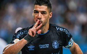 luis suárez 'comemora' título do grêmio no campeonato gaúcho; situação repercutiu na torcida