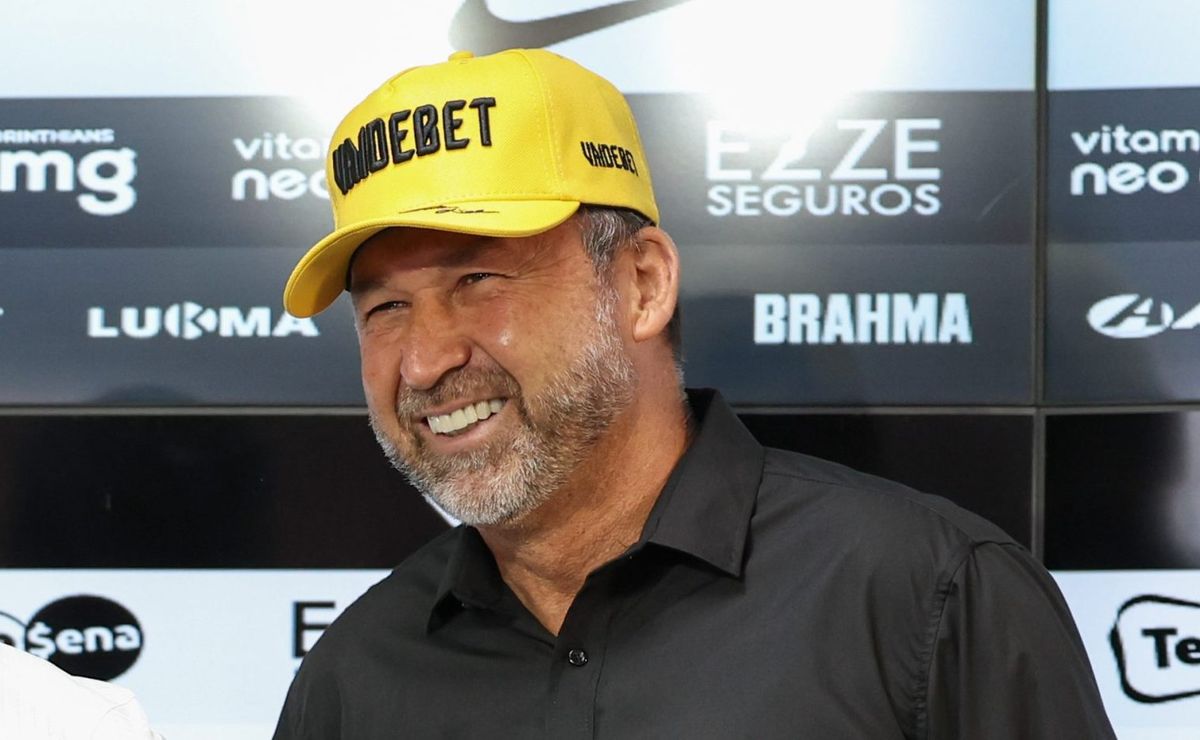 lateral é vendido em definitivo e augusto melo vai receber r$ 13 milhões no corinthians