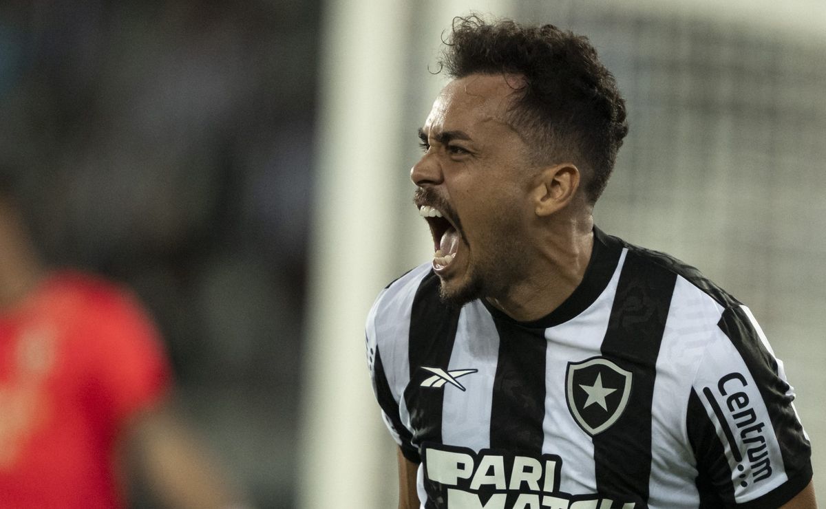 botafogo respira na libertadores e vence o universitario por 3 x 1 no nilton santos